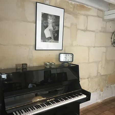 La Maison De Cerise Bed & Breakfast
