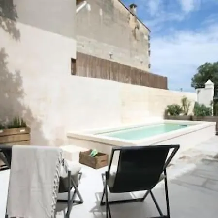 La Maison De Cerise Frühstückspension Fourques (Gard)